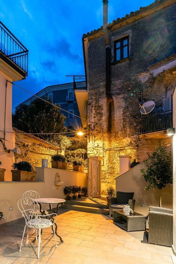 Bed and Breakfast De Gulia Charme And Relax Кастеллабате Экстерьер фото